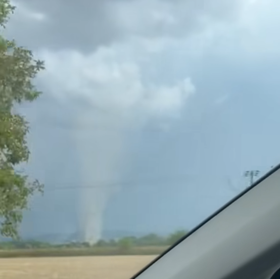 Vzdušný vír pri Topoľčanoch, hovorí sa mu tiež dust devil, či rarášek