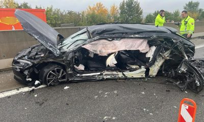 Rozbité auto Škoda Superb pri nehode na diaľnici medzi Trnavou a Piešťanmi