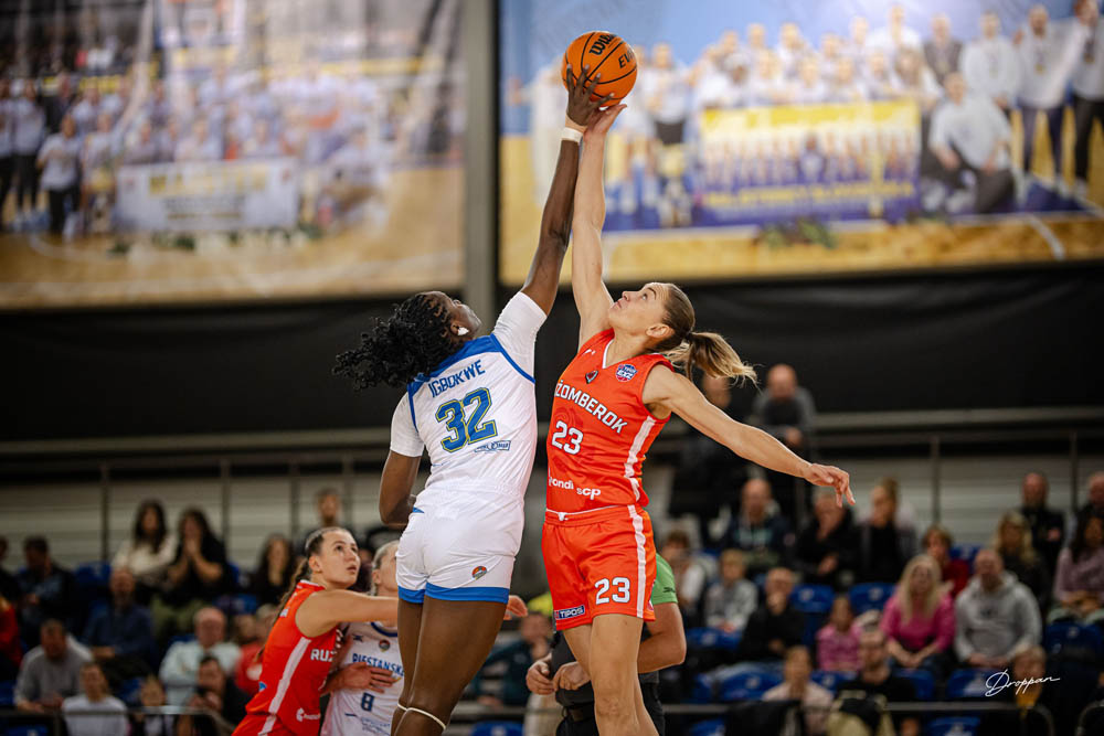 Basketbal extraliga ženy - Úvodný rozskok zápasu Piešťanské Čajky - Ružomberok