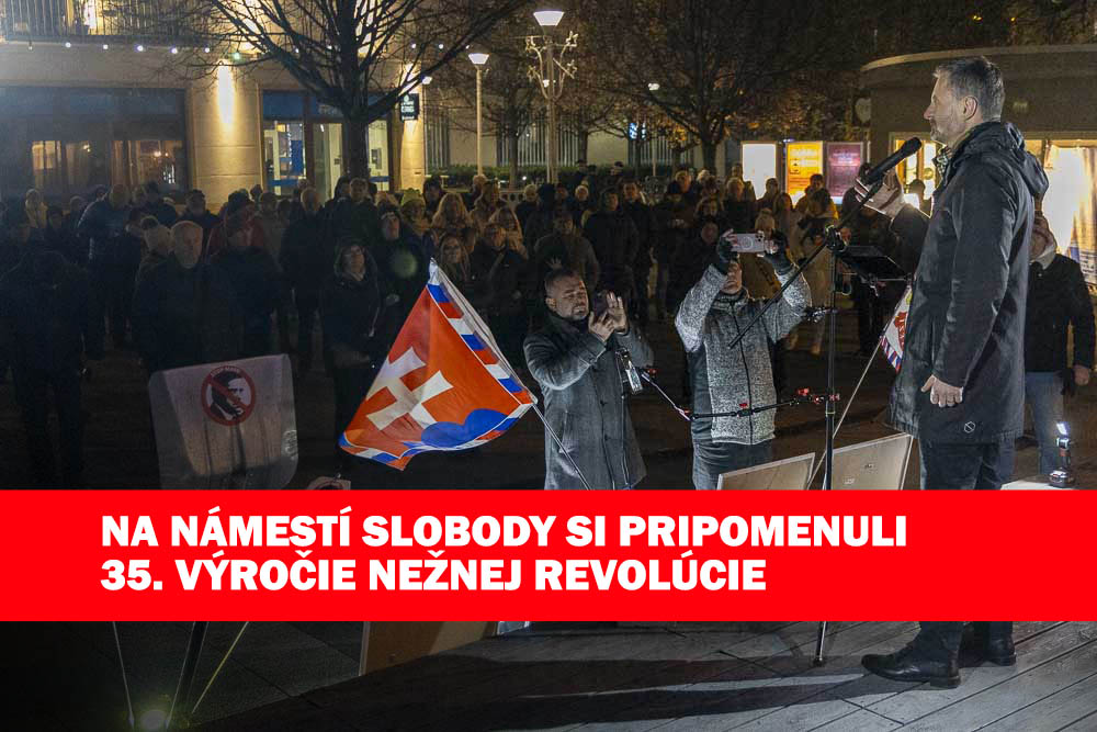 Eduard Heger počas príhovoru pri príležitosti 35. výročia Nežnej revolúcie na Námestí slobody v Piešťanoch