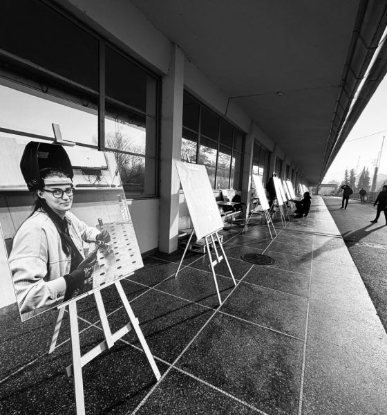 Výstava fotografií zamestnancov spoločnosti Ekom z Piešťan na Kolonádovom moste. Autorom portrétov je Igor Šaffo