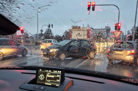 nehoda križovatka Bratislavská Krajinská auto v protismere