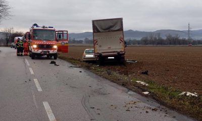 Nehoda osobného a nákladného auta medzi Starou Turou a Novým Mestom nad Váhom