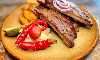 Obedove menu Pečené BBQ bravčové rebierka americké zemiaky kyslá obloha Pivovar ŽiWell